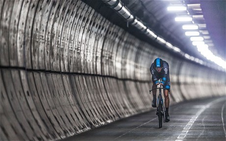 Chris Froome mais rápido que um comboio